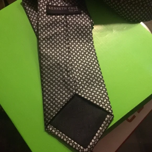 Kenneth Cole New York Black & Silver Tie, 100% Imported Silk, Hand Made. Steamed